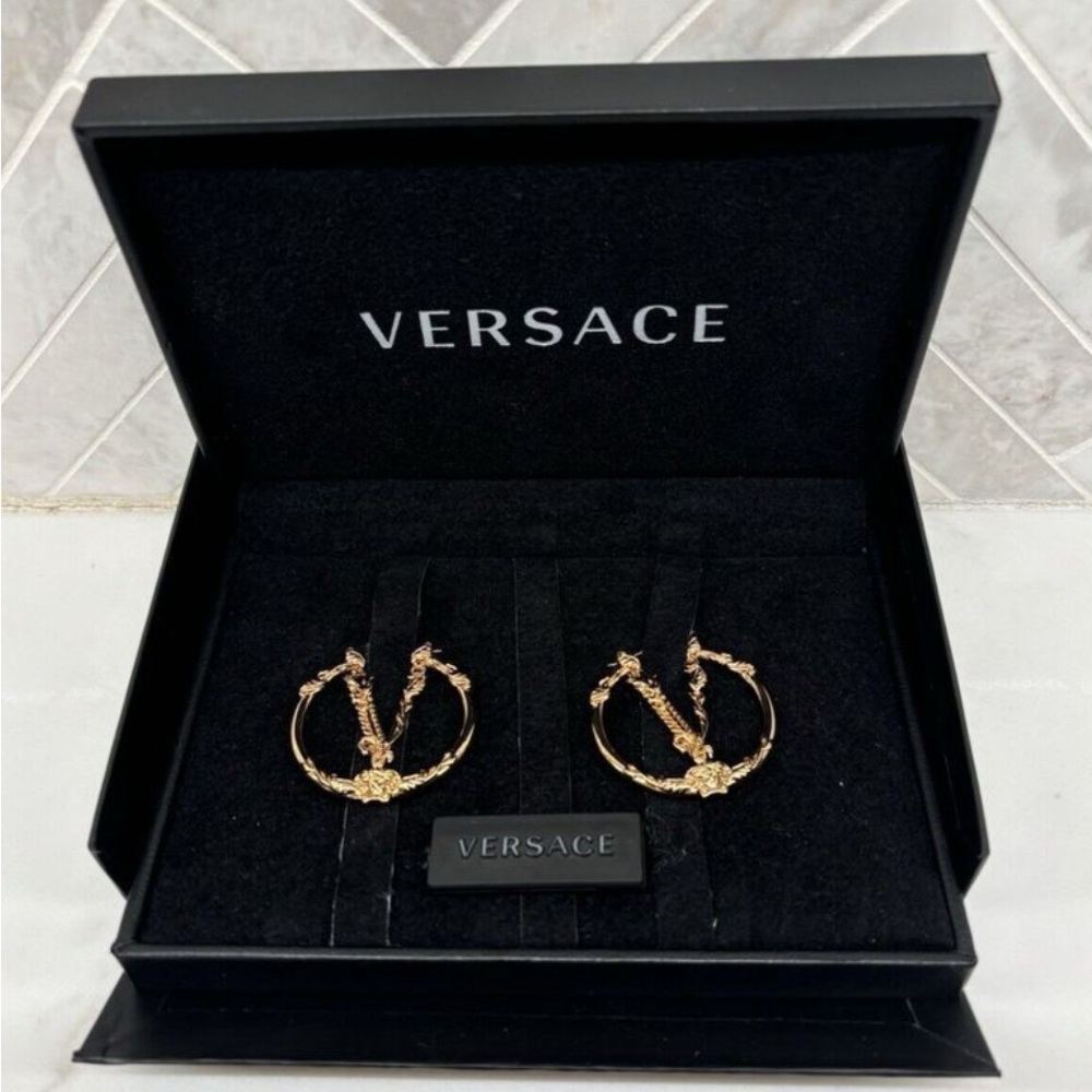Versace Virtus Collection Gold Hoop Earrings! Medusa V Logo NEW IN BOX! - Picture 3 of 8
